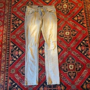 Levi’s grey super low 424 3 short jeans